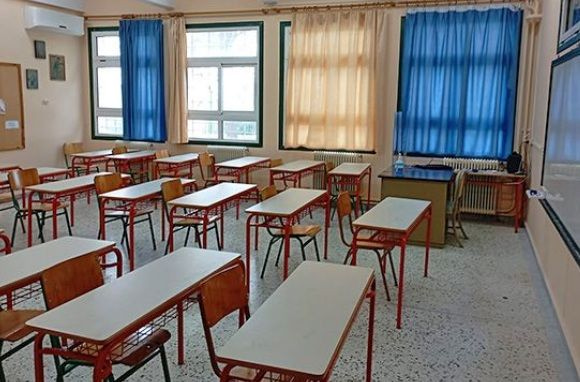 Ένας 66χρονος καθηγητής κράτησε μαθήτρια μόνη στην τάξη και έλεγε σεξουαλικά υπονοούμενα