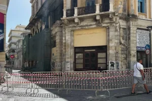 Κλείνει πάρκινγκ ο αποκλεισμός του Μεγάρου Κοθρή