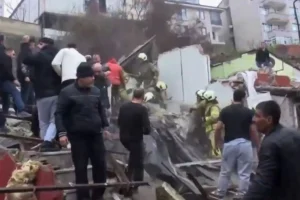 Κατέρρευσαν δύο κτήρια στην Κωνσταντινούπολη: Ανασύρθηκαν επτά άτομα από τα συντρίμια