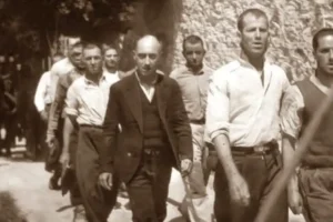 Στα “κάγκελα”… για την εκδήλωση Γερμανών για τις φωτογραφίες από την εκτέλεση της Καισαριανής