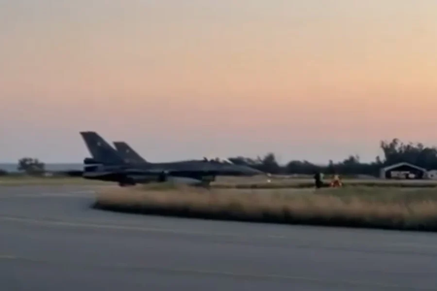 Προσγειώθηκαν στην Κύπρο τα τέσσερα ελληνικά F-16 που έστειλε η Αθήνα, δείτε βίντεο