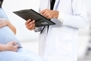 Φρίκη στην Αχαΐα: Πρώην μαιευτήρας έβγαζε γυμνές φωτογραφίες τα εγγόνια του, είχε βίντεο με σεξουαλική κακοποίηση ανηλίκων