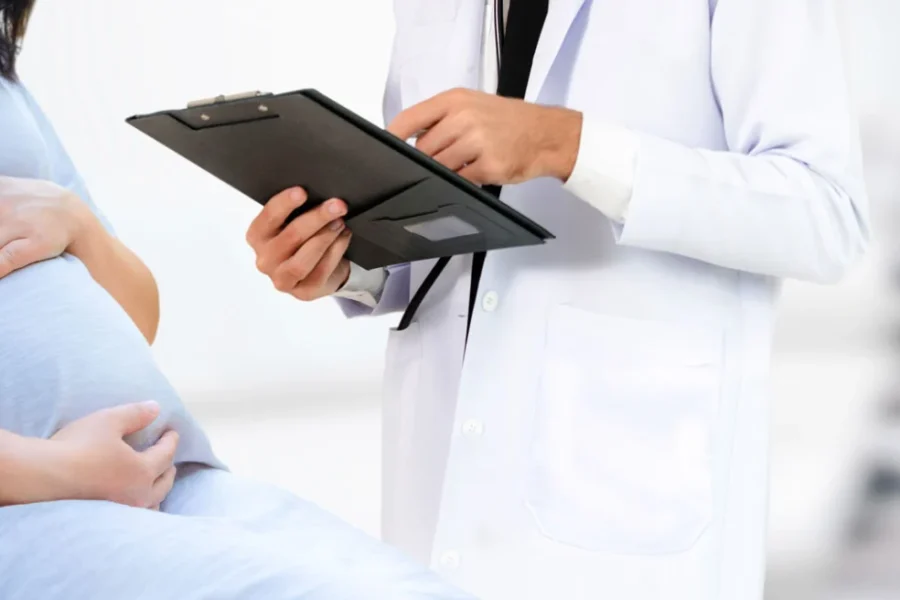 Φρίκη στην Αχαΐα: Πρώην μαιευτήρας έβγαζε γυμνές φωτογραφίες τα εγγόνια του, είχε βίντεο με σεξουαλική κακοποίηση ανηλίκων