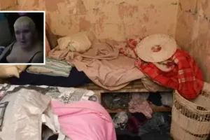 Μητέρα 10 παιδιών στη Βρετανία κρατούσε αιχμάλωτη γυναίκα επί 25 χρόνια, την ξυλοκοπούσε και της έριχνε χλωρίνη στο πρόσωπο