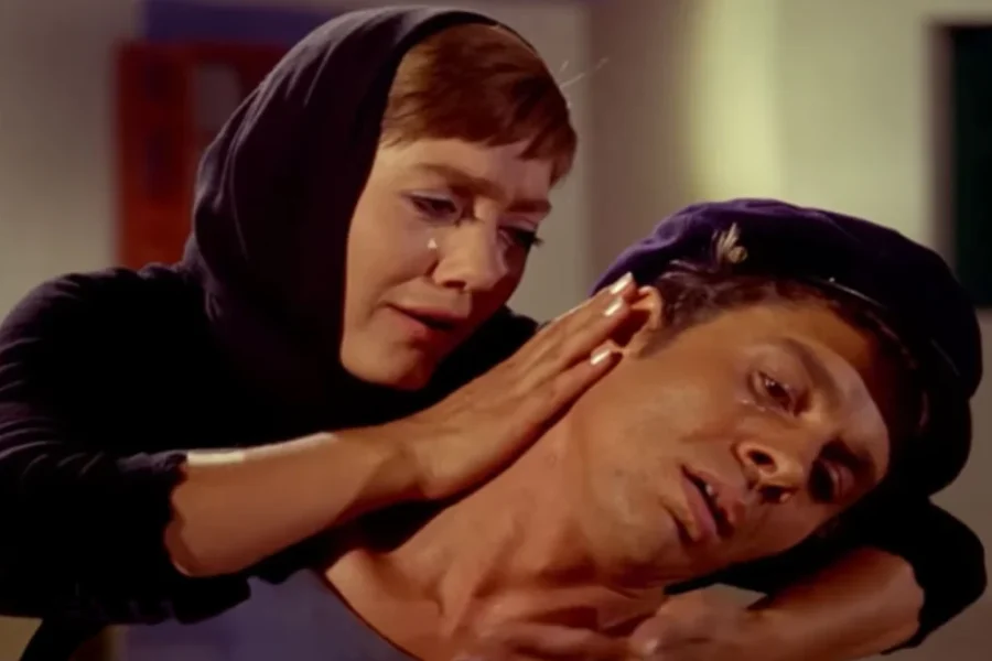 «Αστέρι, στο παράθυρο να βγεις»: H ανατριχιαστική ερμηνεία της Μαρινέλλας στο βίντεο του αποχαιρετισμού από την Finos Films