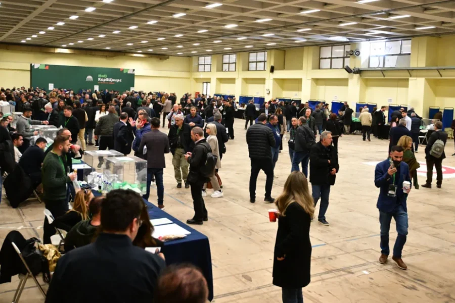 Στις κάλπες οι σύνεδροι του ΠΑΣΟΚ, εκλέγουν τη νέα Κεντρική Επιτροπή – 506 υποψήφιοι για 271 θέσεις