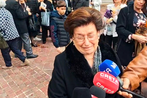 (ΒΙΝΤΕΟ) «Να αγαπούνε το παιδί μου» – Συγκίνησε η μάνα του Δεσπότη, η κυρία Αργυρώ!