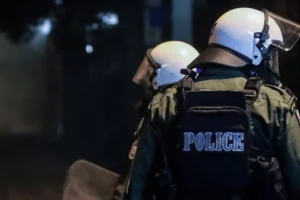 Επίθεση με πέτρες σε διμοιρία των ΜΑΤ στα Εξάρχεια – 114 προσαγωγές