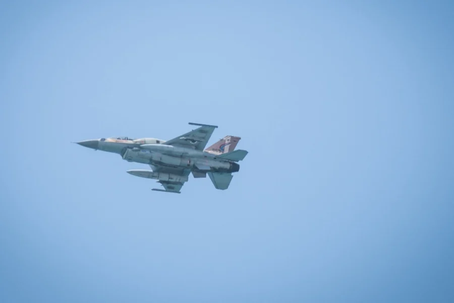 Το Ιράν χτύπησε ισραηλινό μαχητικό, «δεν υπέστη ζημιές το F-16», απαντά το Ισραήλ