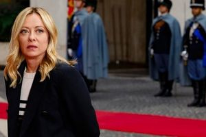 Μελόνι: Δεν λάβαμε αίτημα για χρήση των βάσεων, δεν είμαστε σε πόλεμο και δεν θέλουμε να ξεκινήσουμε πόλεμο