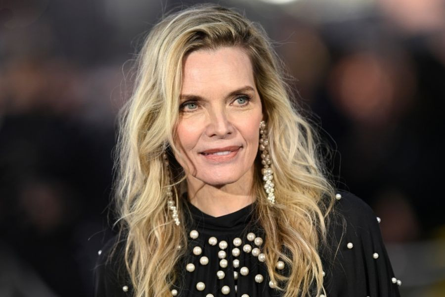 Ενθουσιασμός στα social media για την εμφάνιση της Μισέλ Φάιφερ στα 67 της: «Πώς παραμένει τόσο όμορφη;»