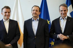 (ΒΙΝΤΕΟ) Ολοκληρώθηκε η τριμερής συνάντηση Μητσοτάκη, Μακρόν και Χριστοδουλίδη στην Κύπρο