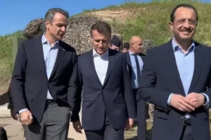 Ανάρτηση Μακρόν στα ελληνικά: Με Χριστοδουλίδη και Μητσοτάκη εργαζόμαστε για την ασφάλεια γύρω από την Κύπρο, στην ανατολική Μεσόγειο