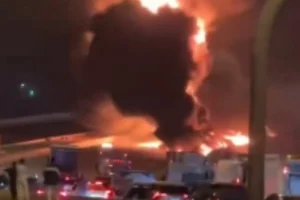 Πυρκαγιά στην πρεσβεία των ΗΠΑ στο Ριάντ μετά από ιρανική επίθεση, δείτε βίντεο