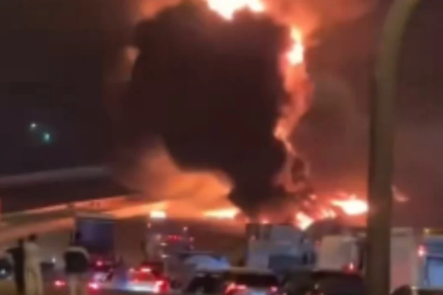 Πυρκαγιά στην πρεσβεία των ΗΠΑ στο Ριάντ μετά από ιρανική επίθεση, δείτε βίντεο