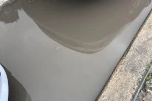 «Εικόνες ντροπής» στο 3ο Δημοτικό Νέας Αλικαρνασσού – Πλημμύρισαν υπόγεια και σχολικές αίθουσες