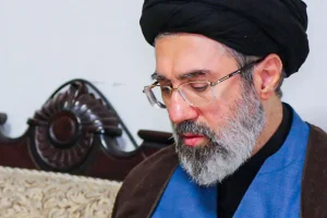 Τραυματισμένος στα πόδια του ο νέος ηγέτης του Ιράν