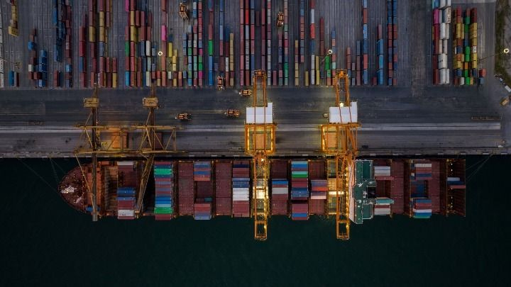 Μείωση για τις ελληνικές εξαγωγές, αλλά αύξηση για τα τρόφιμα τον Ιανουάριο 2026