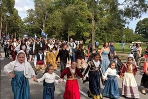 Παρέλασαν υπερήφανα τα Κρητικόπουλα στη Μελβούρνη, τιμώντας την Επανάσταση του 1821