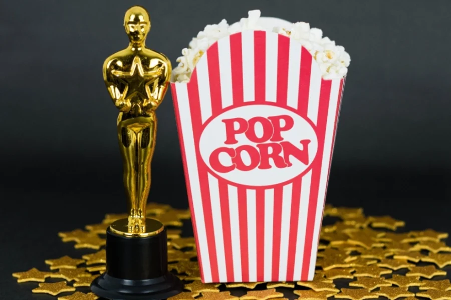 Από πίτσες μέχρι σοκολατένια αγαλματίδια με χρυσόσκονη: Τι τρώνε οι σταρ τη βραδιά των Όσκαρ