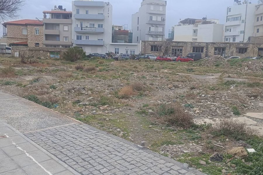 Πρακτικές λύσεις και όχι ημίμετρα για το πάρκινγκ – Απρόσιτο πλέον το Ηράκλειο για πολίτες και εργαζόμενους