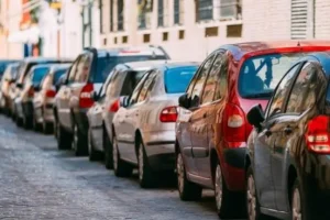 Εστίαση:   «Στα κάγκελα» για το πάρκινγκ