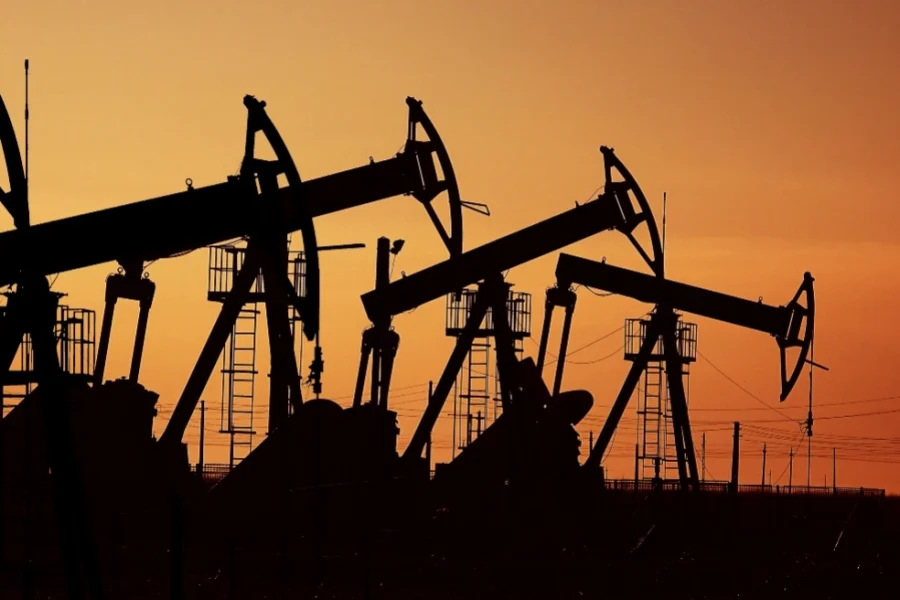 Πάνω από 400 εκατ. βαρέλια από τα αποθέματα πετρελαίου αποδεσμεύει στην αγορά ο Διεθνής Οργανισμός Ενέργειας