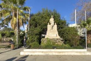 Ελευσίνα: Ακούστηκε ο ύμνος της Χούντας σε κατάθεση στεφάνων για την 25η Μαρτίου