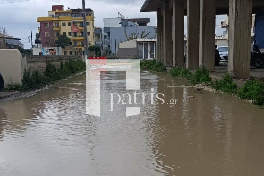 Αμμουδάρα: Με βάρκα για να πάνε στα δωμάτια τους οι τουρίστες…