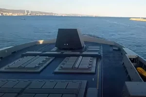 Εντυπωσιακό βίντεο από τον απόπλου της φρεγάτας Κίμων από το λιμάνι της Λεμεσού