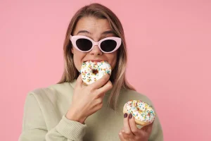 Tα λαχταριστά τρόφιμα που αυξάνουν τον κίνδυνο εμφάνισης τριών τύπων καρκίνου