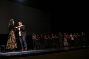 (ΦΩΤΟ) Πρόταση γάμου επί σκηνής στο Πολιτιστικό!