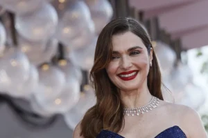 Σκοτεινό μυστήριο με Ρέιτσελ Βάις και Μάθιου Μακφάντιεν στο «Seance on a Wet Afternoon»