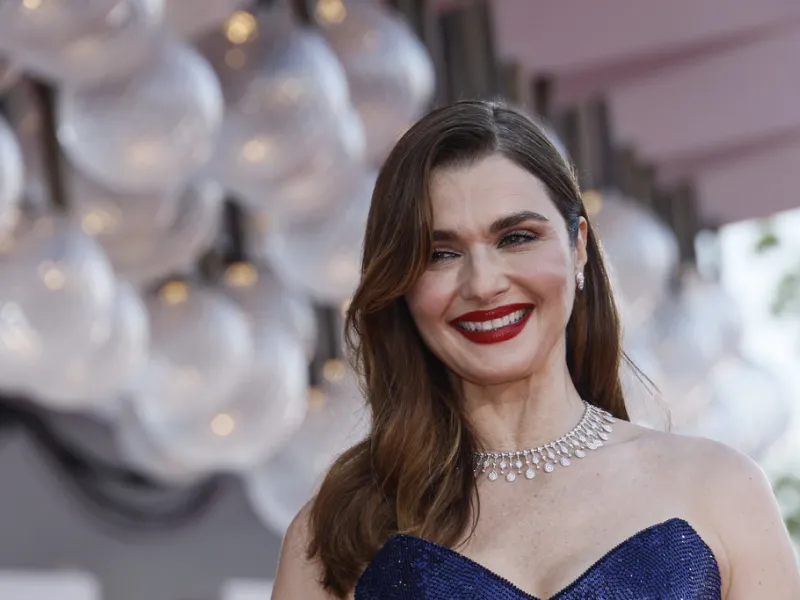 Σκοτεινό μυστήριο με Ρέιτσελ Βάις και Μάθιου Μακφάντιεν στο «Seance on a Wet Afternoon»