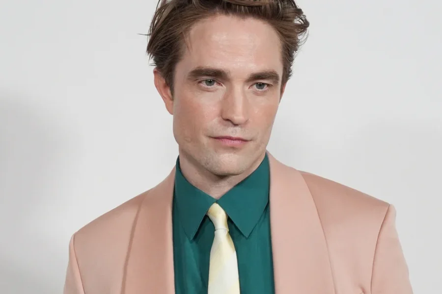 Ο Ρόμπερτ Πάτινσον αγνώριστος στο τρέιλερ της ταινίας Dune – Με κατάξανθα μαλλιά