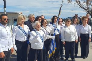 Η κ. Σοφία η 82χρονη μαθήτρια του Εσπερινού ΕΠΑΛ Ρόδου, παρέλασε περήφανα μπροστά σε χιλιάδες κόσμου