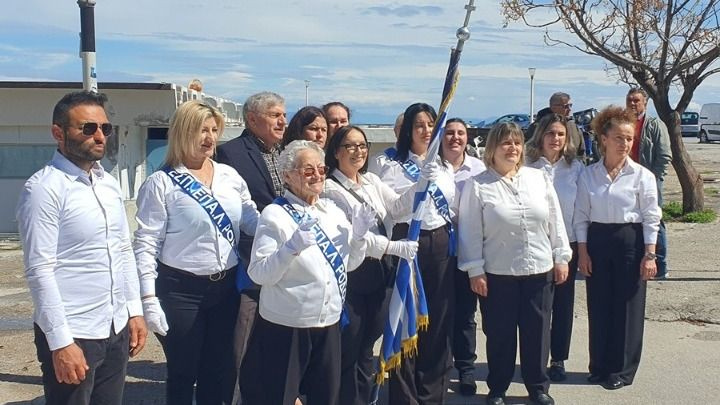 Η κ. Σοφία η 82χρονη μαθήτρια του Εσπερινού ΕΠΑΛ Ρόδου, παρέλασε περήφανα μπροστά σε χιλιάδες κόσμου