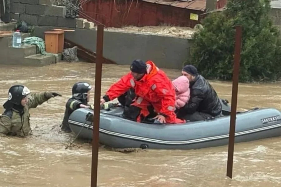 Σοβαρές πλημμύρες στον ρωσικό Βόρειο Καύκασο, απομακρύνθηκαν χιλιάδες κάτοικοι