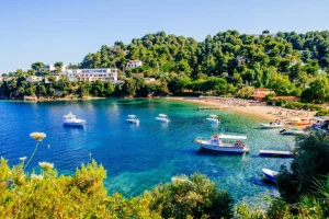 Η Σκιάθος το πρώτο νησί στην Ελλάδα με οργανωμένη στρατηγική τουρισμού για άτομα στο φάσμα του αυτισμού