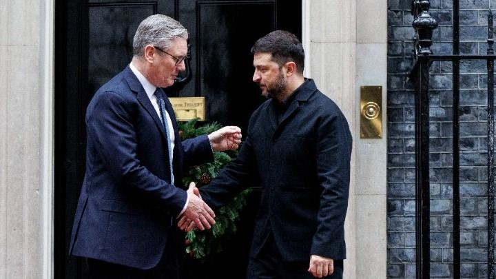 Συναντιούνται Στάρμερ – Ζελένσκι στο Λονδίνο με στόχο την ενίσχυση της συνεργασίας των δύο χωρών σε άμυνα και βιομηχανία