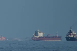 Politico: Δεν είναι μόνο το πετρέλαιο -Έρχεται ο «πληθωρισμός του Ορμούζ»