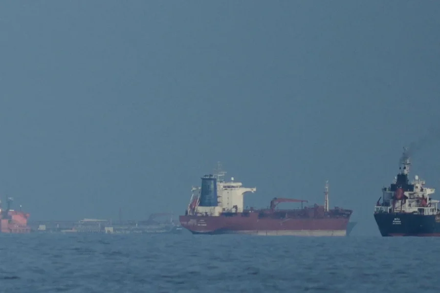 Politico: Δεν είναι μόνο το πετρέλαιο -Έρχεται ο «πληθωρισμός του Ορμούζ»