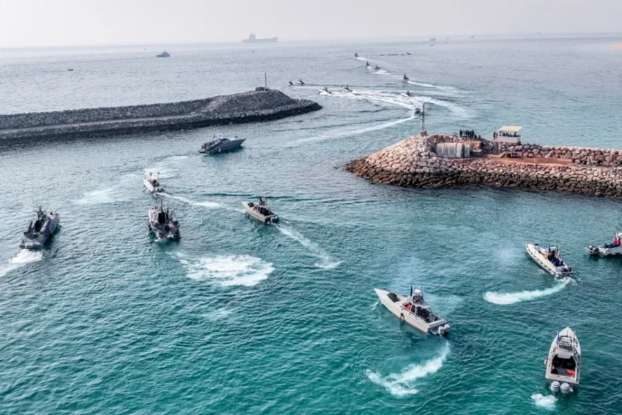 Το Ιράν ετοιμάζει νάρκες στο Στενό του Ορμούζ λέει το CBS