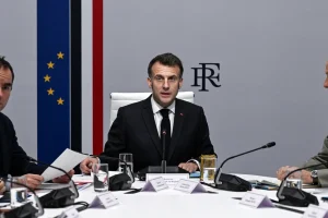 Ικανοποιημένη η Γαλλία από τον θάνατο του Χαμενεΐ-Συνεδριάζει το Συμβούλιο άμυνας υπό τον Μακρόν