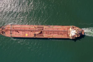 Σώο το πλήρωμα τάνκερ στα Ηνωμένα Αραβικά Εμιράτα έπειτα από έκρηξη