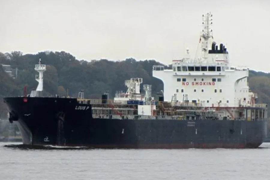 Ιράν: Οι Φρουροί της Επανάστασης ανακοίνωσαν ότι έπληξαν ένα τάνκερ στα Στενά του Ορμούζ