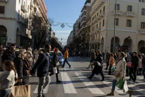 Αντίστροφη μέτρηση για αυξήσεις σε κατώτατο μισθό, επιδόματα, κλαδικούς μισθούς