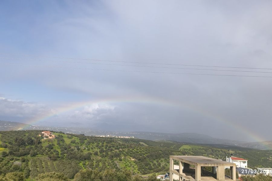 Το ουράνιο τόξο εμφανίστηκε στο Ηράκλειο μετά τις βροχές