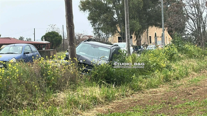 Όχημα στο Άργος εξετράπη της πορείας του και προσέκρουσε σε κολώνα της ΔΕΗ