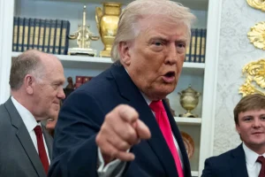 Πόλεμος χωρίς πυξίδα: H ανάλυση του BBC για τη διπλή στρατηγική Τραμπ έναντι του Ιράν, που αυξάνει το ρίσκο